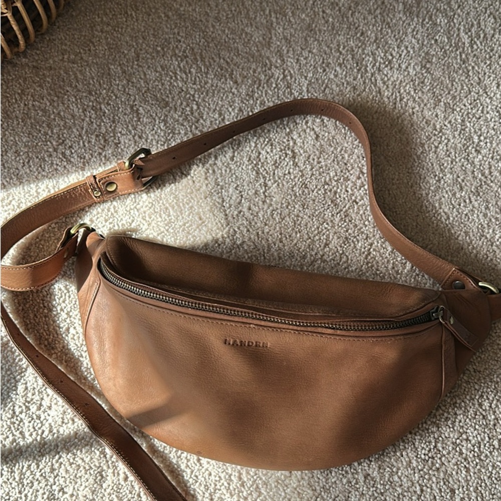 MANDRN Tan Leather Crossbody Sling